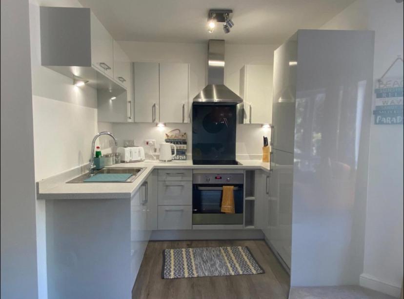 Luxury Modern 1Bed Sea View Apartment Rhôs-on-Sea Kültér fotó