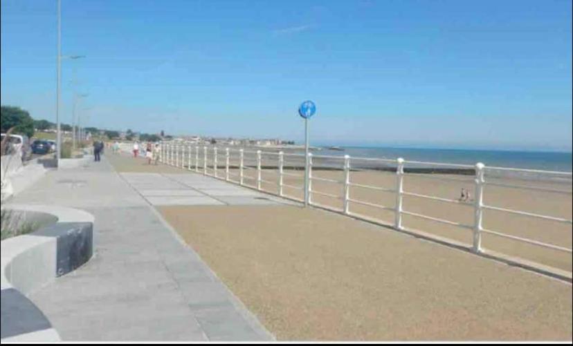 Luxury Modern 1Bed Sea View Apartment Rhôs-on-Sea Kültér fotó